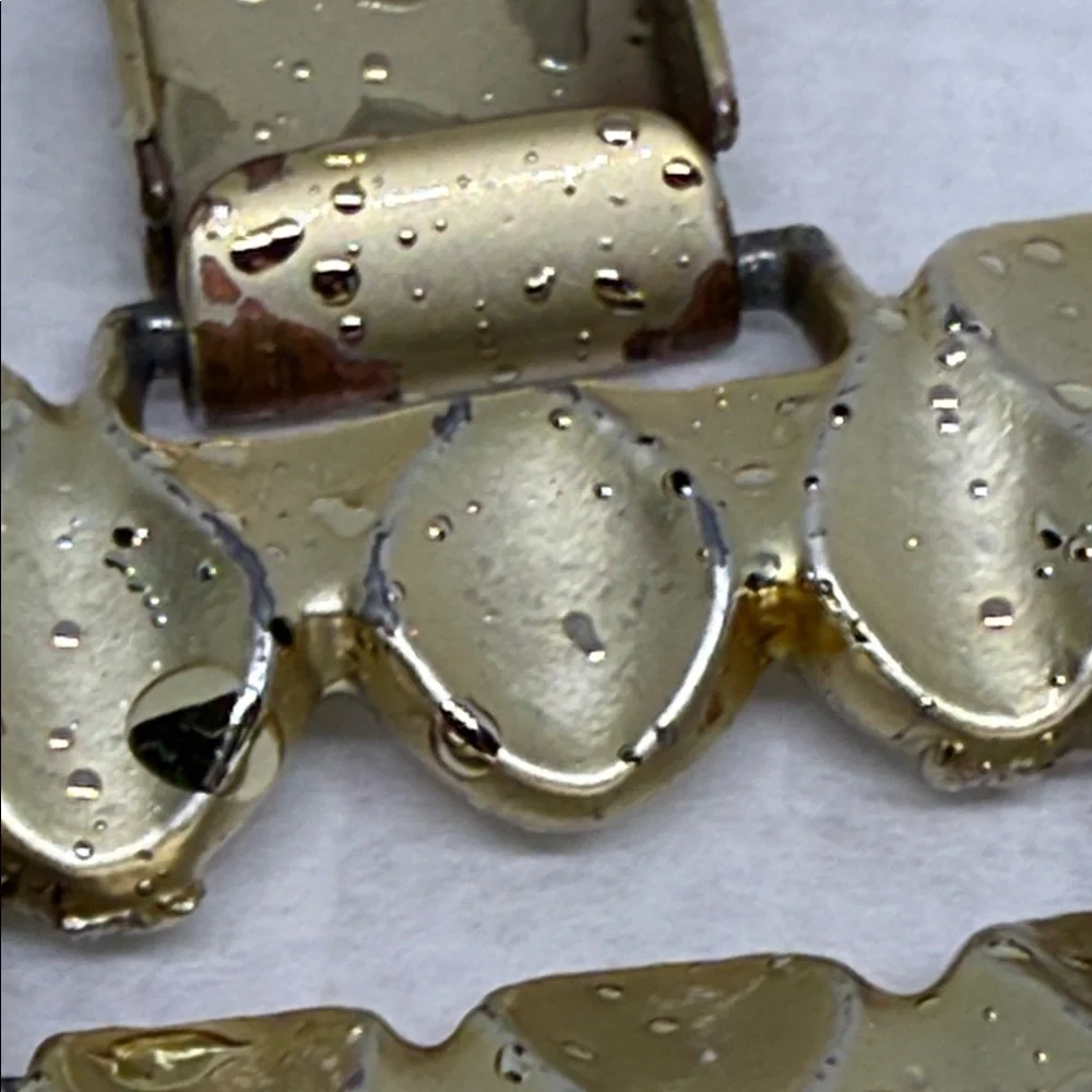 N/A elegant gold